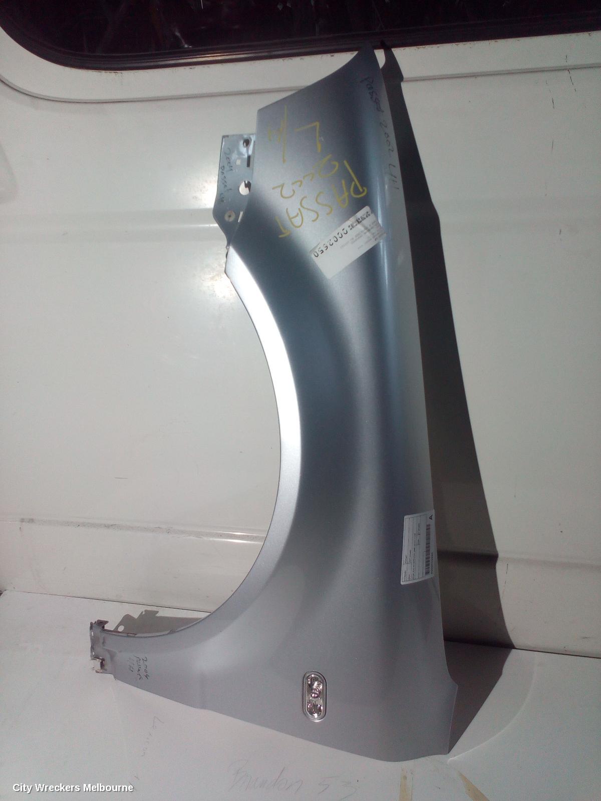 VOLKSWAGEN PASSAT LEFT GUARD, 3B/GP, SUIT W/ REPEATER LAMP, 02/2001 - 11/2005 - Image 1