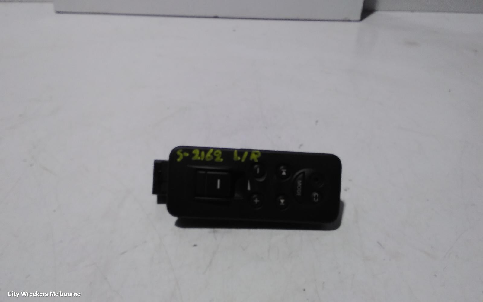 LAND ROVER RANGEROVER SPORT PWR DR WIND SWITCH, LH REAR, L320, 08/2005 - 10/2010 - Image 2