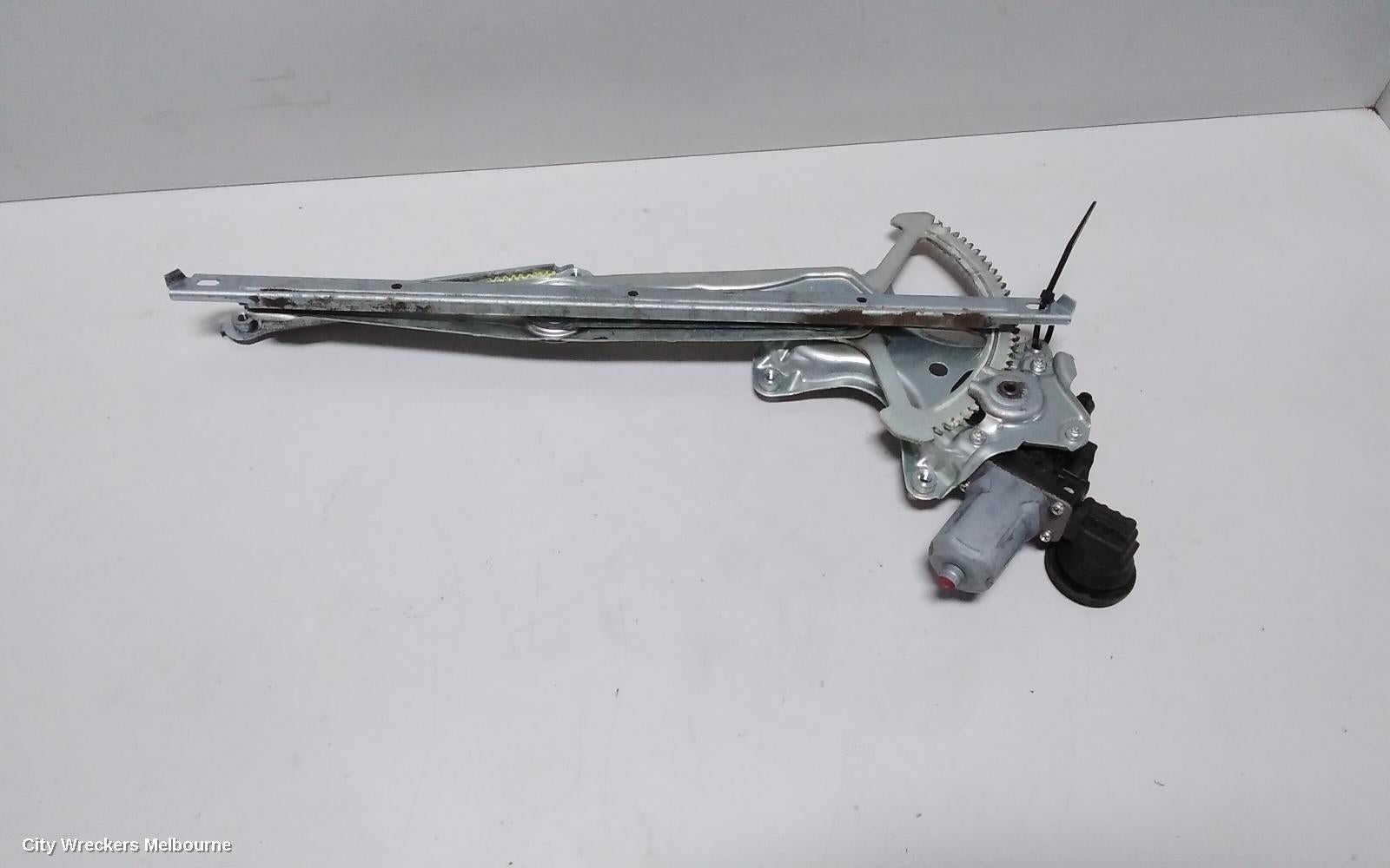 TOYOTA COROLLA LEFT FRONT WINDOW REG/MOTOR, ZRE182R, HATCH, 10/2012 - 12/2013 - Image 3