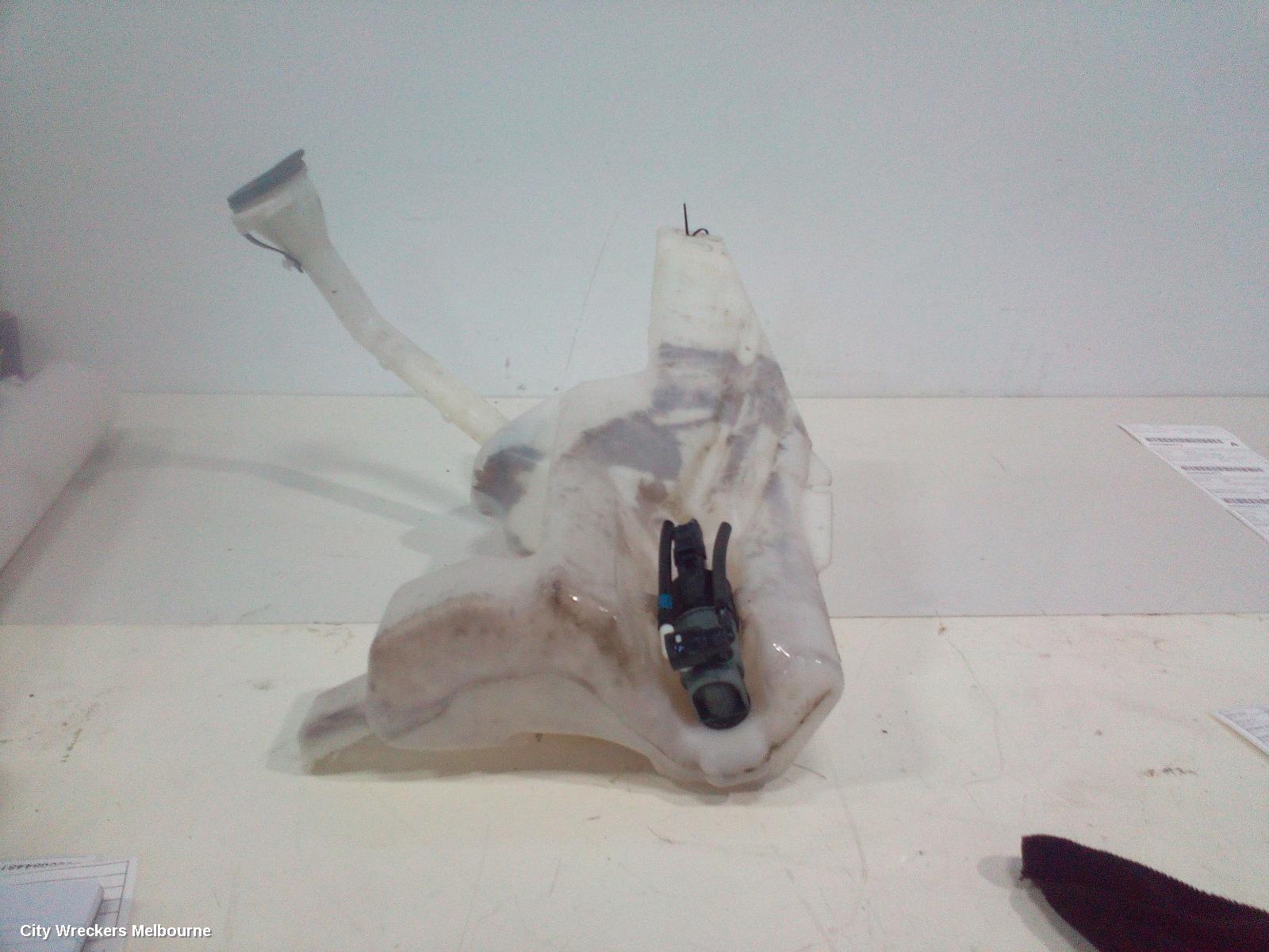NISSAN QASHQAI WASHER BOTTLE, J11, 12/2013 - 07/2021 - Image 2