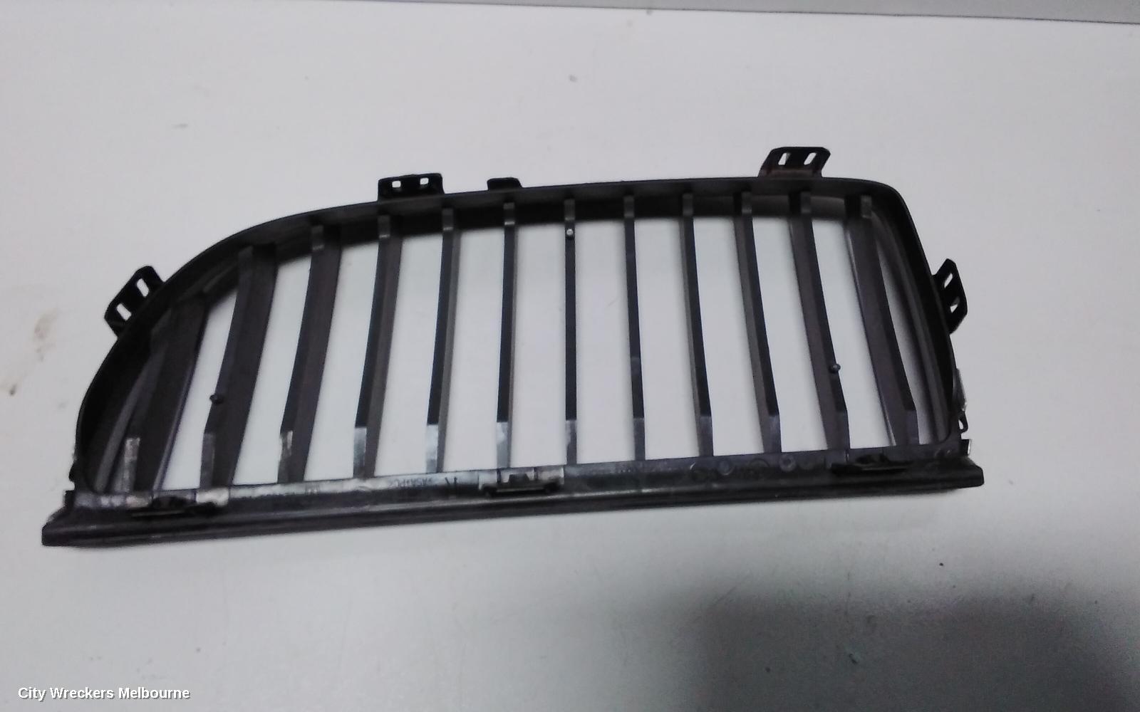 BMW 3 SERIES GRILLE, RADIATOR GRILLE (RH SIDE), E90/E91, SEDAN/WAGON, BLACK/CHROME, 03/2005 - 08/2008 - Image 3