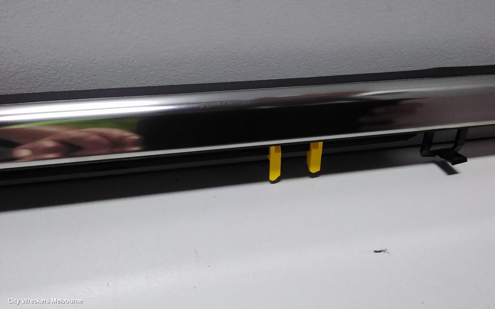 HONDA CRV DOOR MOULD, LHF CHOROM MOULD: 76333, LH FRONT, CHROME INSERT TYPE, RW, 05/2017 ONWARDS - Image 3