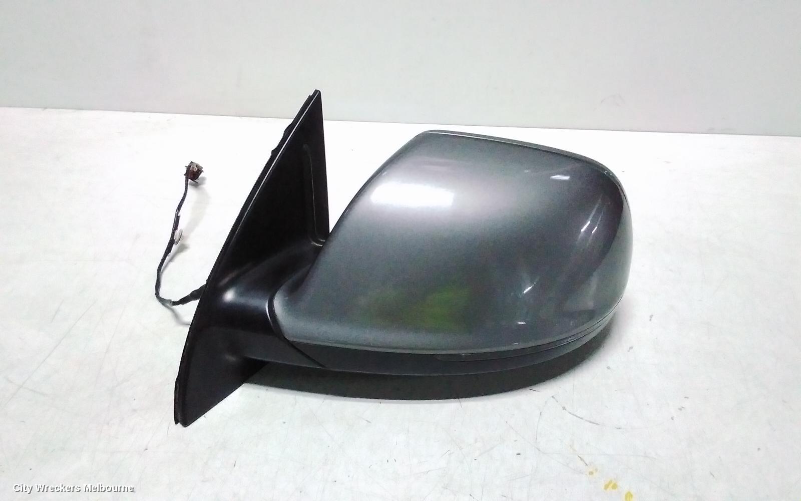 AUDI Q7 LEFT DOOR MIRROR, 4L, MANUAL FOLD, W/ INDICATOR, NON MEMORY & NO LANE CHANGE ASSIST TYPE, 10/2009 - 08/2015 - Image 1