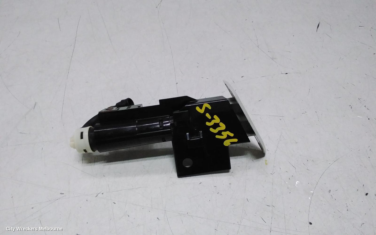 SUBARU LIBERTY WASHER JET, 5TH GEN 09/2009 - 11/2014 - Image 2