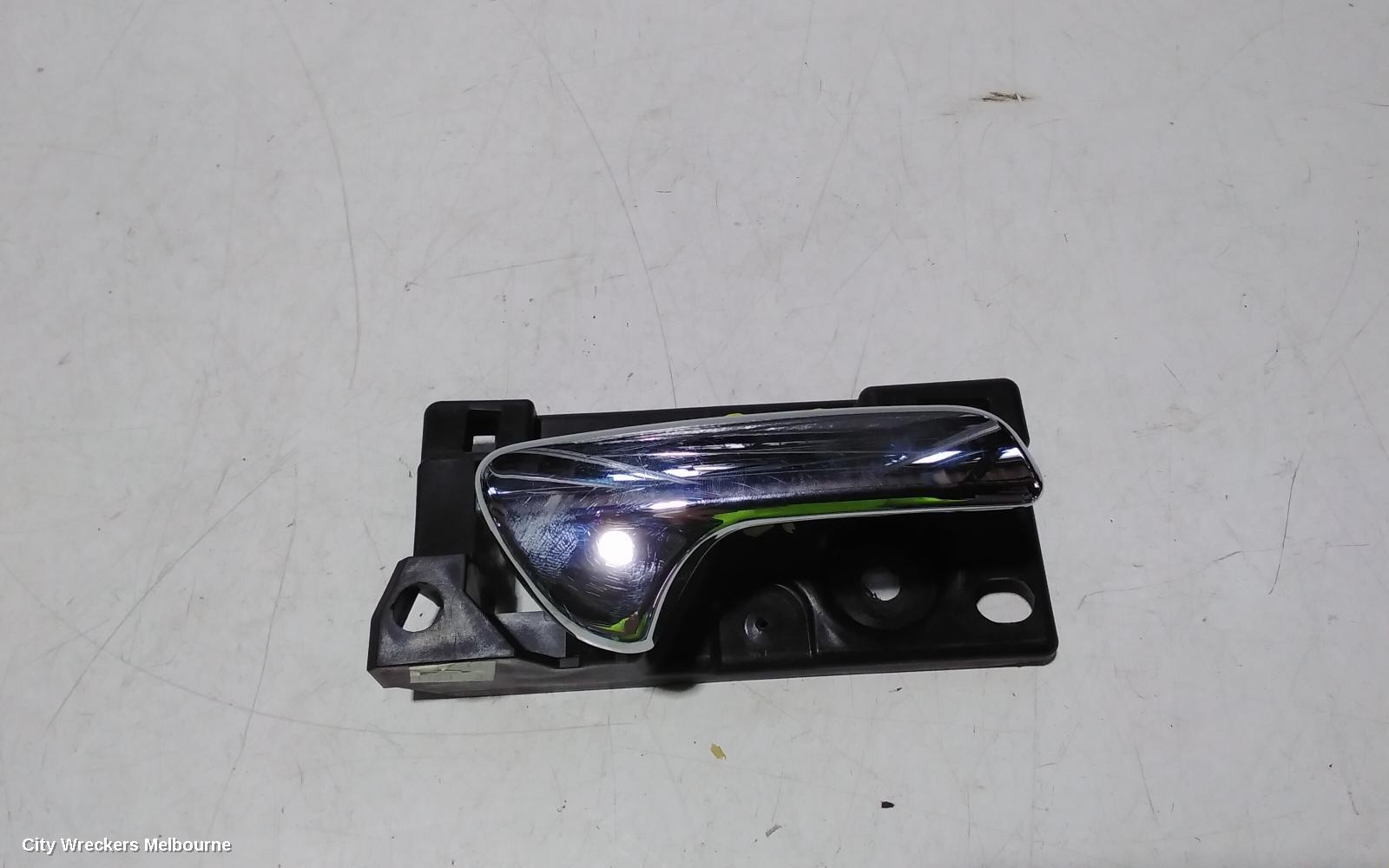 JEEP GRANDCHEROKEE DOOR HANDLE, INNER, RH FRONT, WK, 01/2011 ONWARDS - Image 1