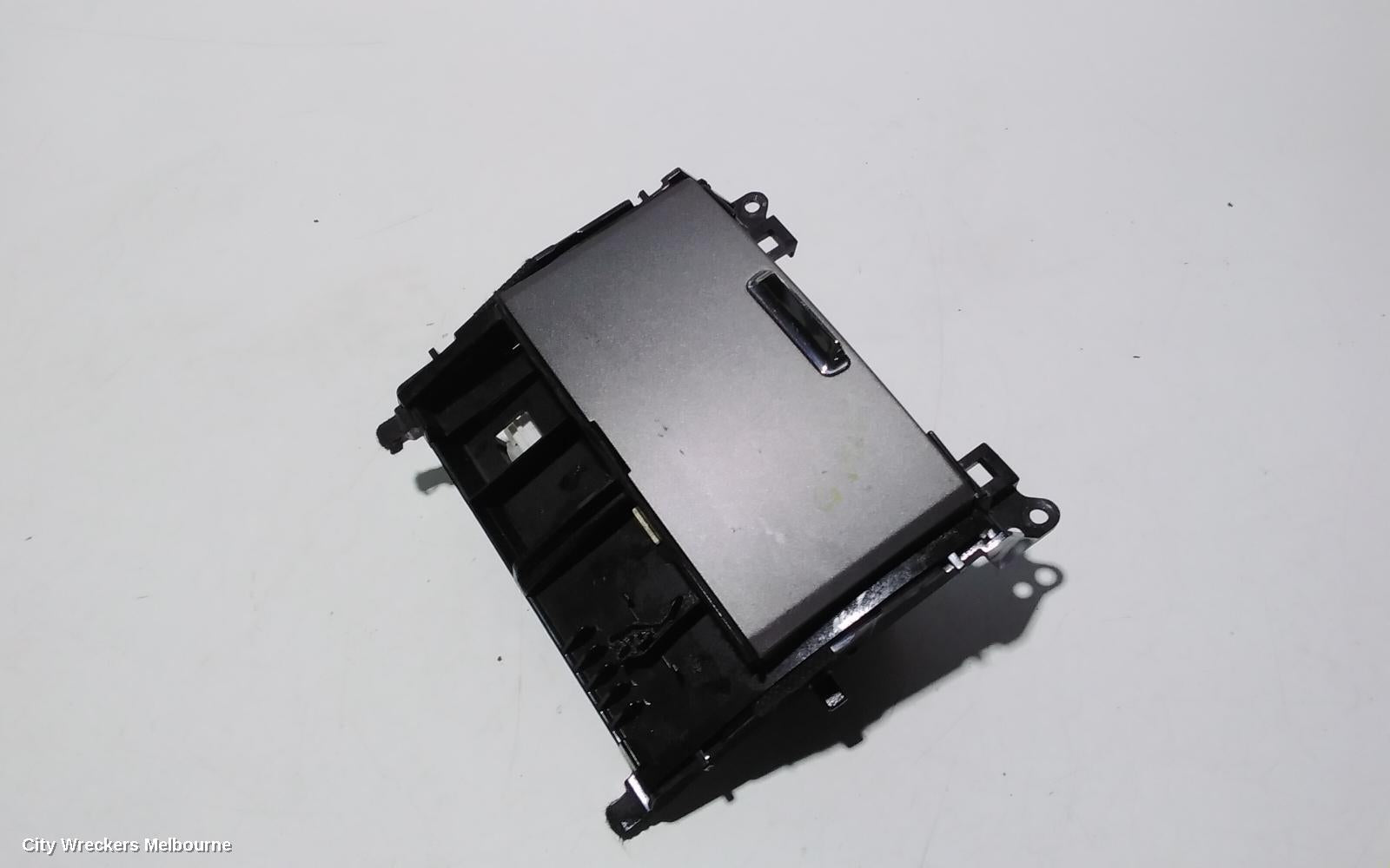 LEXUS IS250/IS250C, GSE20R 11/2005 - 07/2013, LIGHT AND COMPARTMENT: 91472 - Image 1