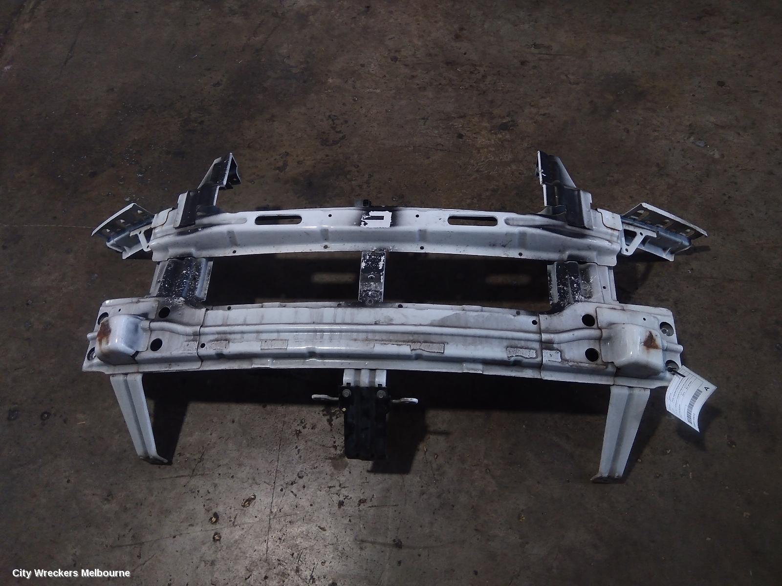 HOLDEN CAPTIVA F/BAR REINFORC/BRACK, STEEL BOLT ON BRACKET GUARD TO RADIATOR SUPPORT, CG, CAPTIVA 7, 01/2011 - 09/2015 - Image 1
