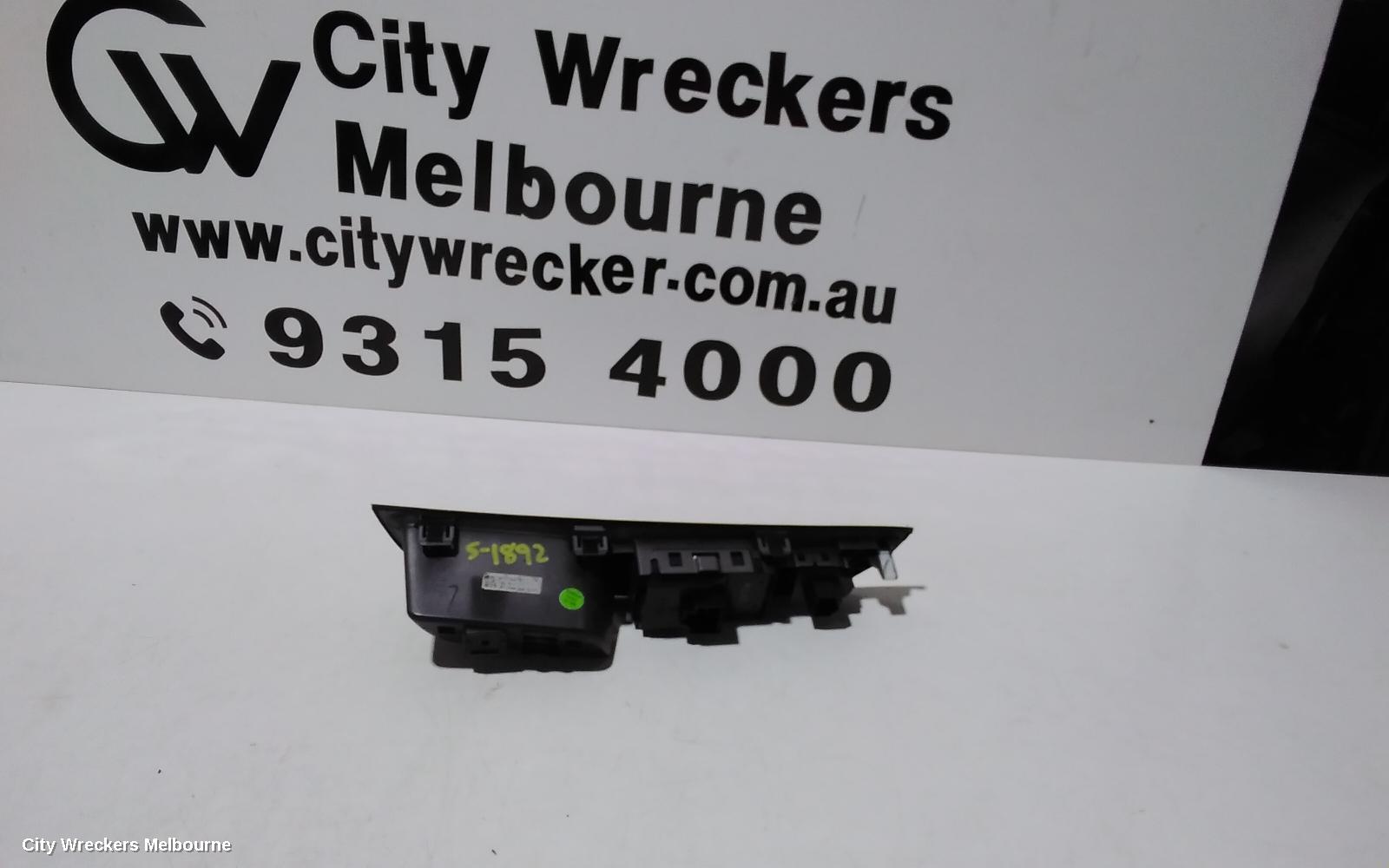 HOLDEN COMMODORE PWR DR WIND SWITCH, FRONT CENTRE MASTERSWITCH, 4 DOOR, BLACK, VE, 08/2006 - 04/2013 - Image 3