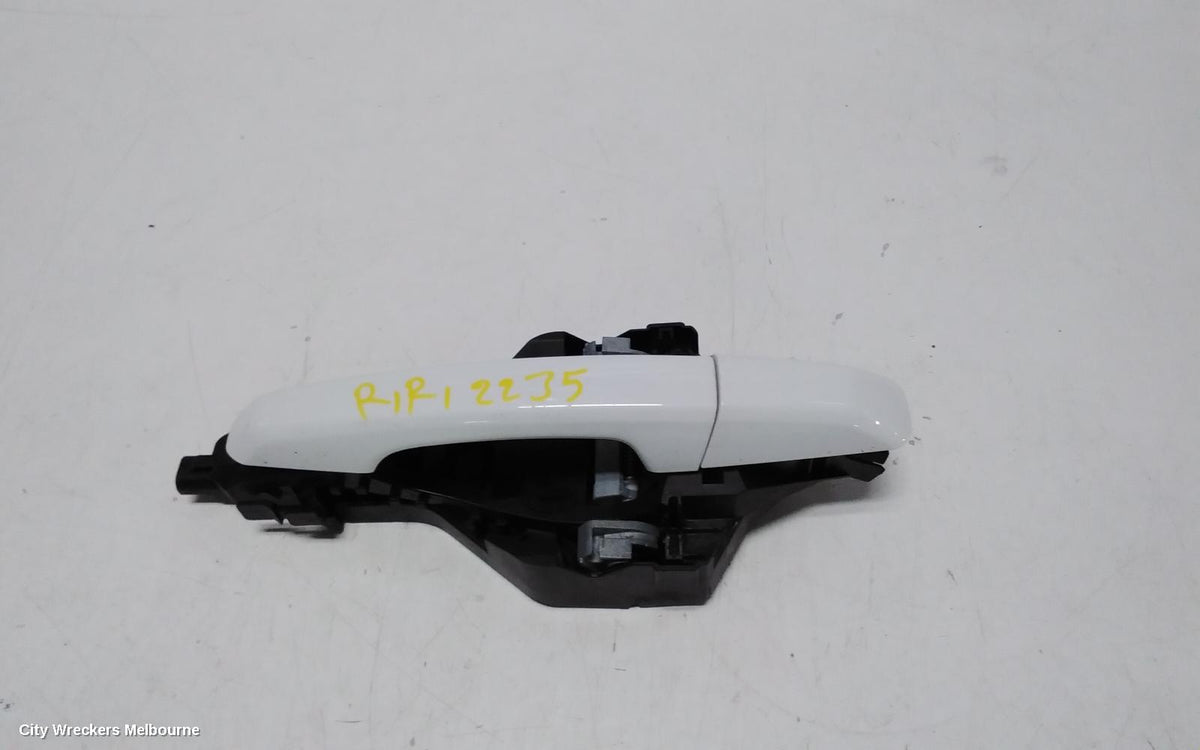 LAND ROVER RANGEROVER SPORT DOOR HANDLE, RH FRONT, OUTER, W/ KEYLESS ENTRY TYPE, COLOUR CODED, L494, 06/2013 - 04/2022 - Image 2