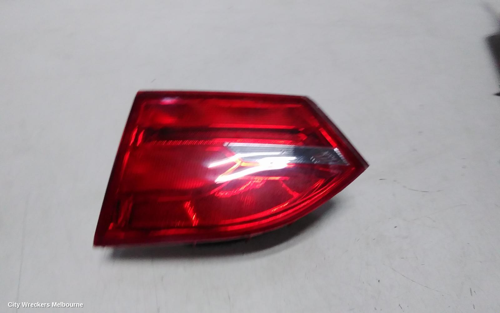 VOLKSWAGEN JETTA REAR GARNISH, BOOTLID LAMP (RH SIDE), 1B, 02/2011 - 10/2014 - Image 1