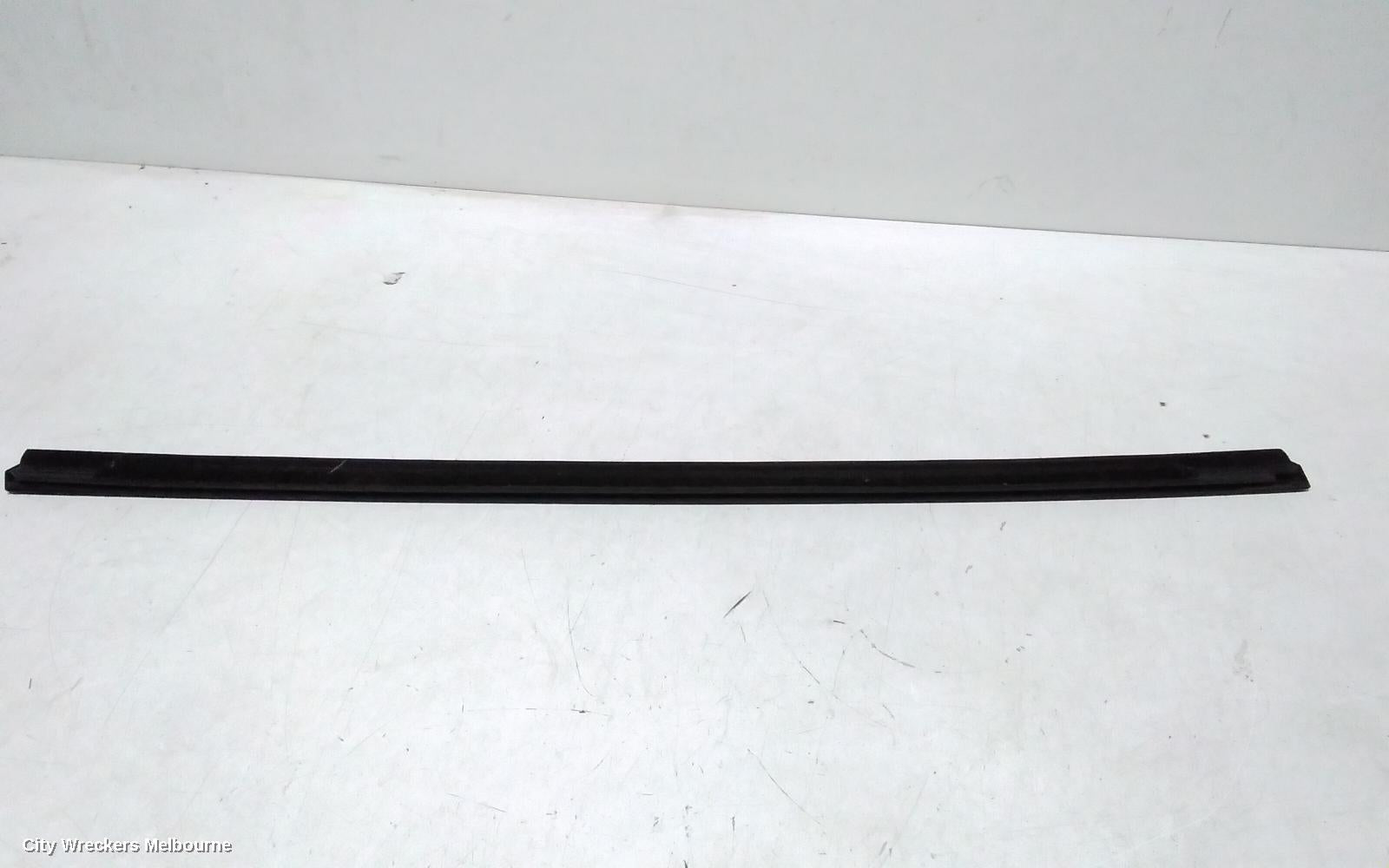TESLA MODEL Y DOOR MOULD, RHR DOOR BELT MOULD, UNDER THE WINDOW GLASS: 146336, 1ST GEN, 03/2022 ONWARDS - Image 3