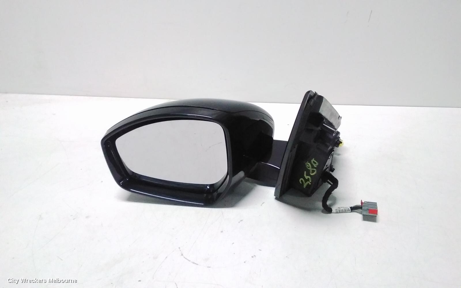 LAND ROVER DISCOVERY SPORT LEFT DOOR MIRROR, L550, NON WATER WADING, NON MEMORY, NON BLIND SPOT TYPE, W/ REAR VIEW CAMERA TYPE, 01/2015 - 06/2019 - Image 1