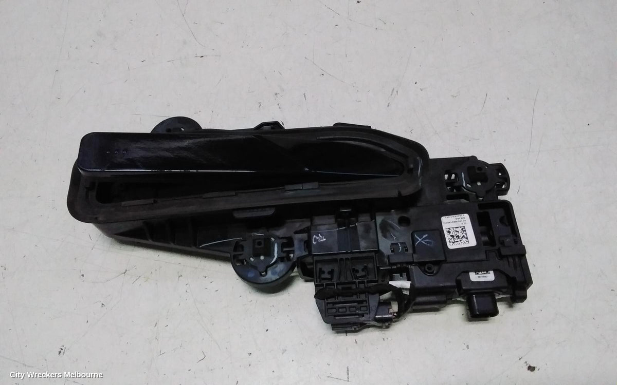 MAHINDRA XUV700 DOOR HANDLE, W601, RH REAR, OUTER, W/ SMART HANDLES TYPE, 01/2023 ONWARDS - Image 1