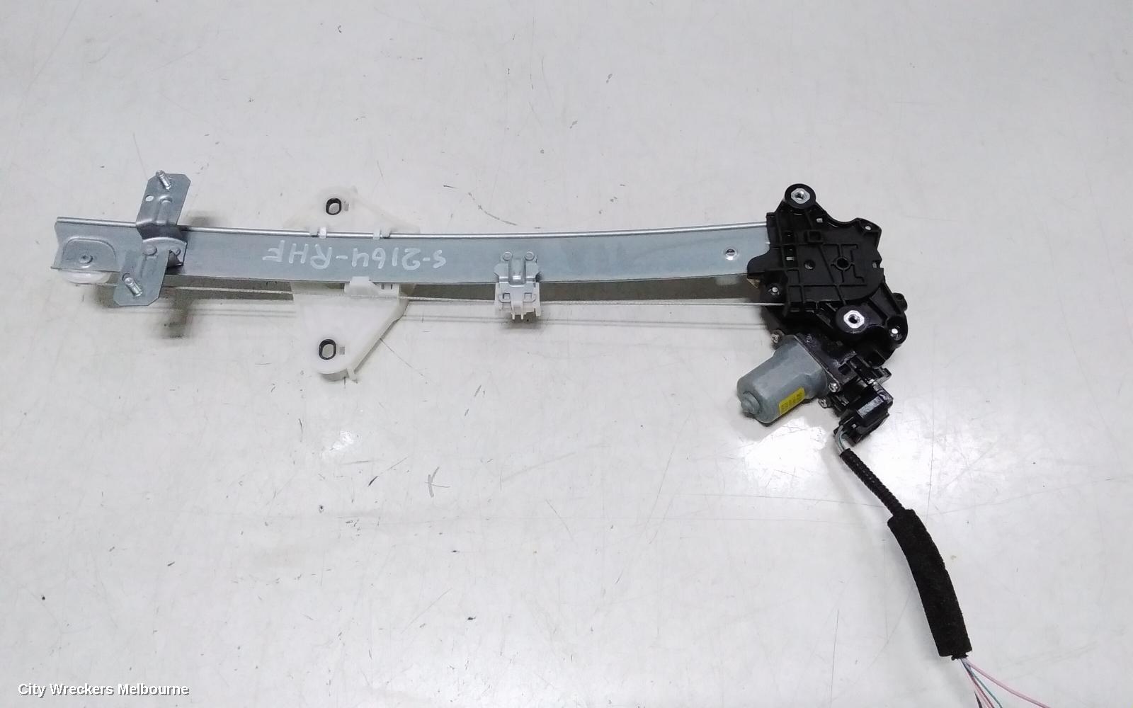 HONDA HRV RIGHT FRONT WINDOW REG/MOTOR, RV, 12/2021 ONWARDS - Image 1