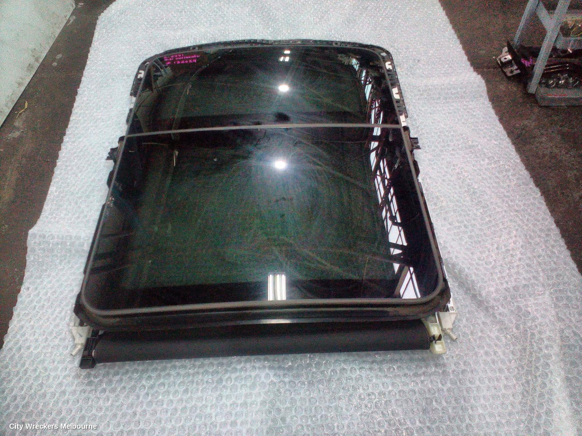MITSUBISHI OUTLANDER ROOF GLASS/SUNROOF/T, ZM, 08/2021 ONWARDS - Image 1