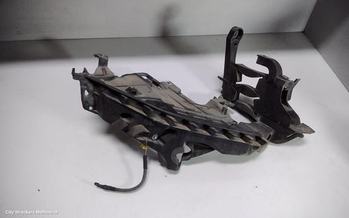 AUDI A4, B8 8K, 04/2008 - 06/2012, RHF LOWER HEADLIGHT BRACKET: 62065 - Image 1