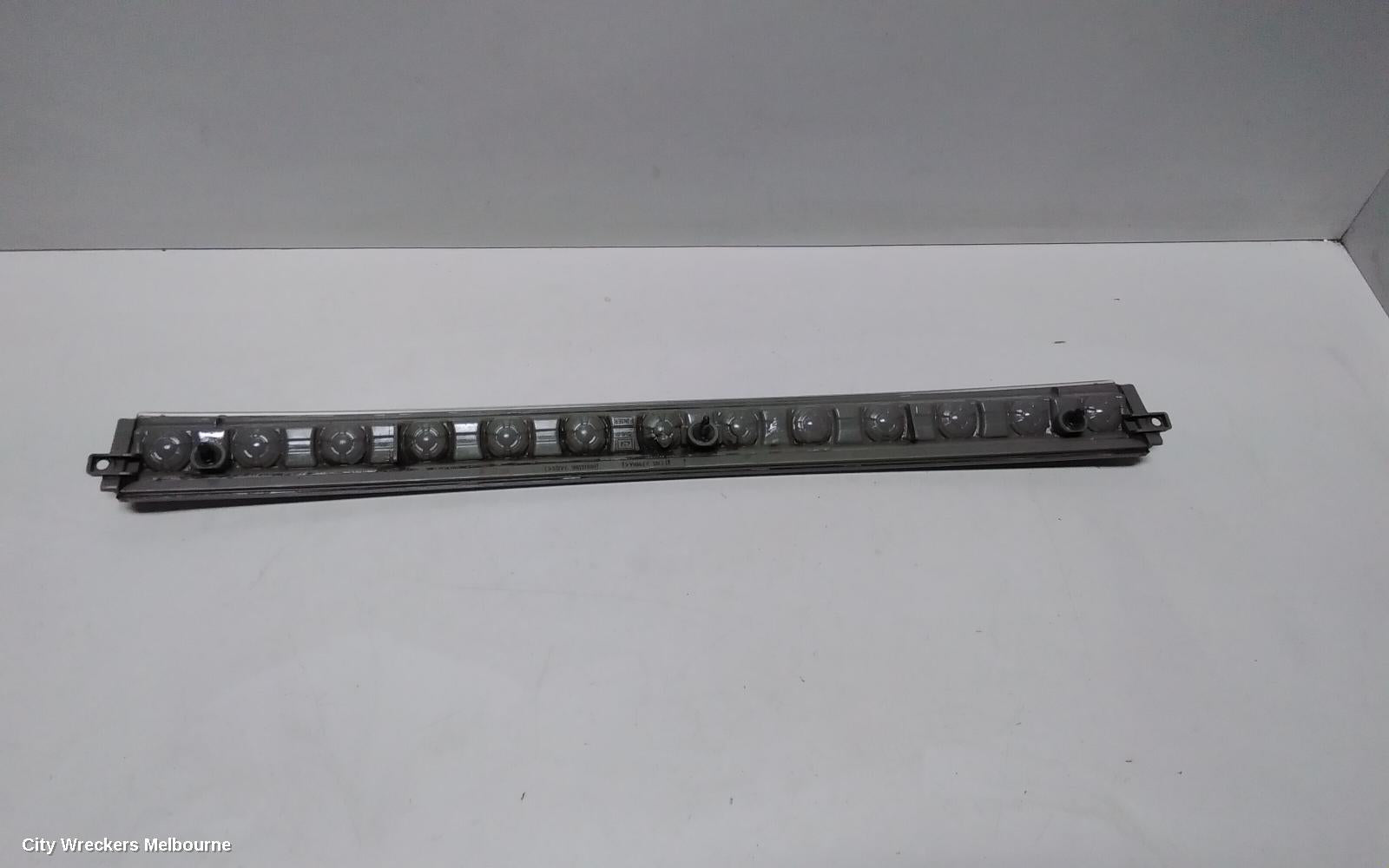 TOYOTA ESTIMA REAR GARNISH, TAILGATE LAMP (CENTRE), LENS# 28-194, CLEAR, XR50, 05-19 (IMPORT) - Image 3