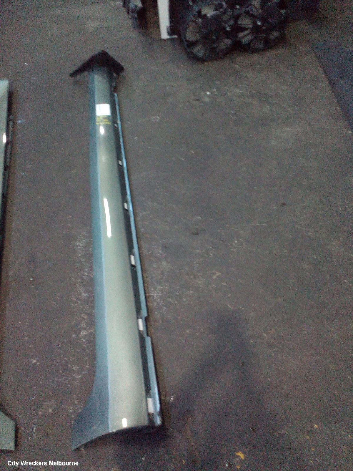 HOLDEN COMMODORE SIDE STEP/SKIRT, VF, ASSY, SEDAN, EVOKE/INTERNATIONAL/CALAIS, 05/2013 - 12/2017 - Image 2