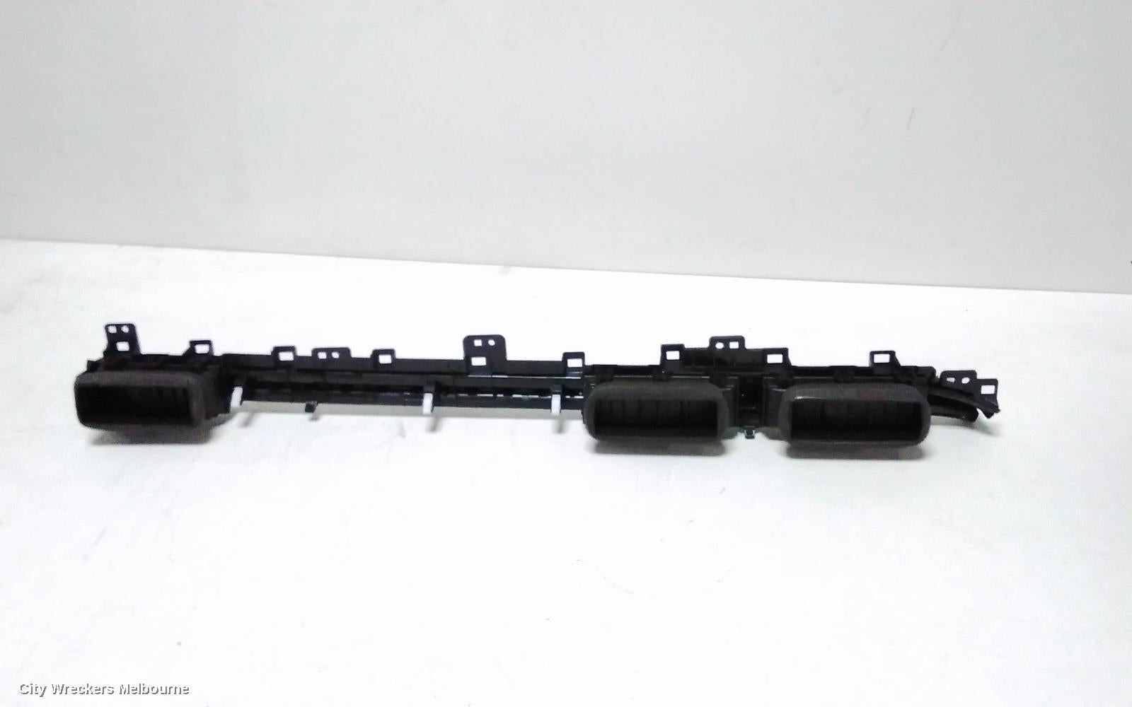 GENESIS GV70, JK, 03/2021 ONWARDS, 97401-AR900  CENTRE AIRVENT: 125284 - Image 3
