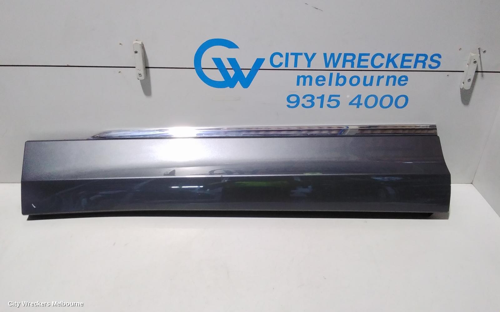 VOLKSWAGEN TIGUAN DOOR MOULD, LHF DOOR BOTTOM MOULD  TRIM LEVEL: 162TSI HIGHLINE   COLOUR CODED WITH CHROM , CHECK PHOTO : 81423, 5NA, 06/2016 - 02/2024 - Image 1