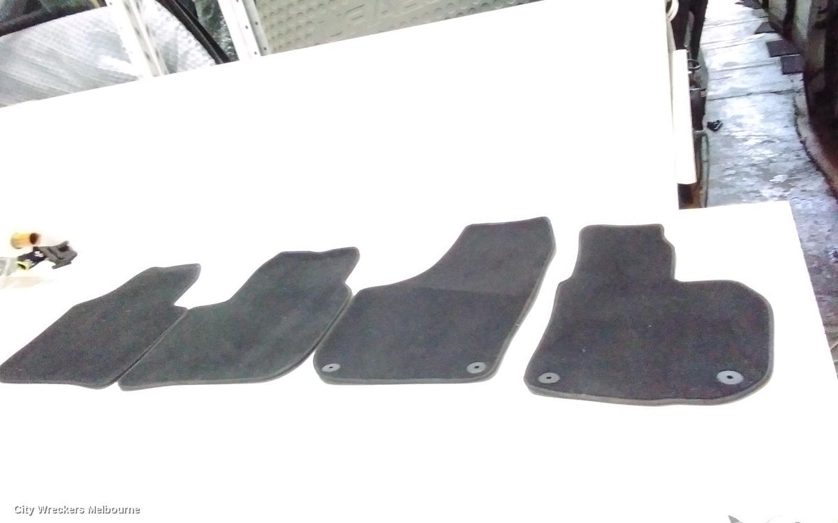 SKODA SUPERB FLOOR MATS, 3T 03/2009 - 12/2015 - Image 1
