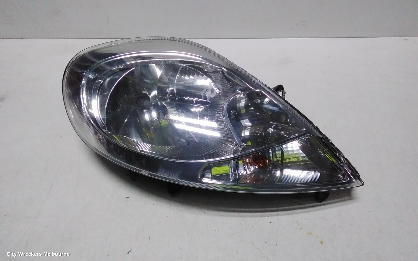 RENAULT TRAFIC RIGHT HEADLAMP, X82, HALOGEN TYPE, 01/2015 - 09/2022 - Image 1