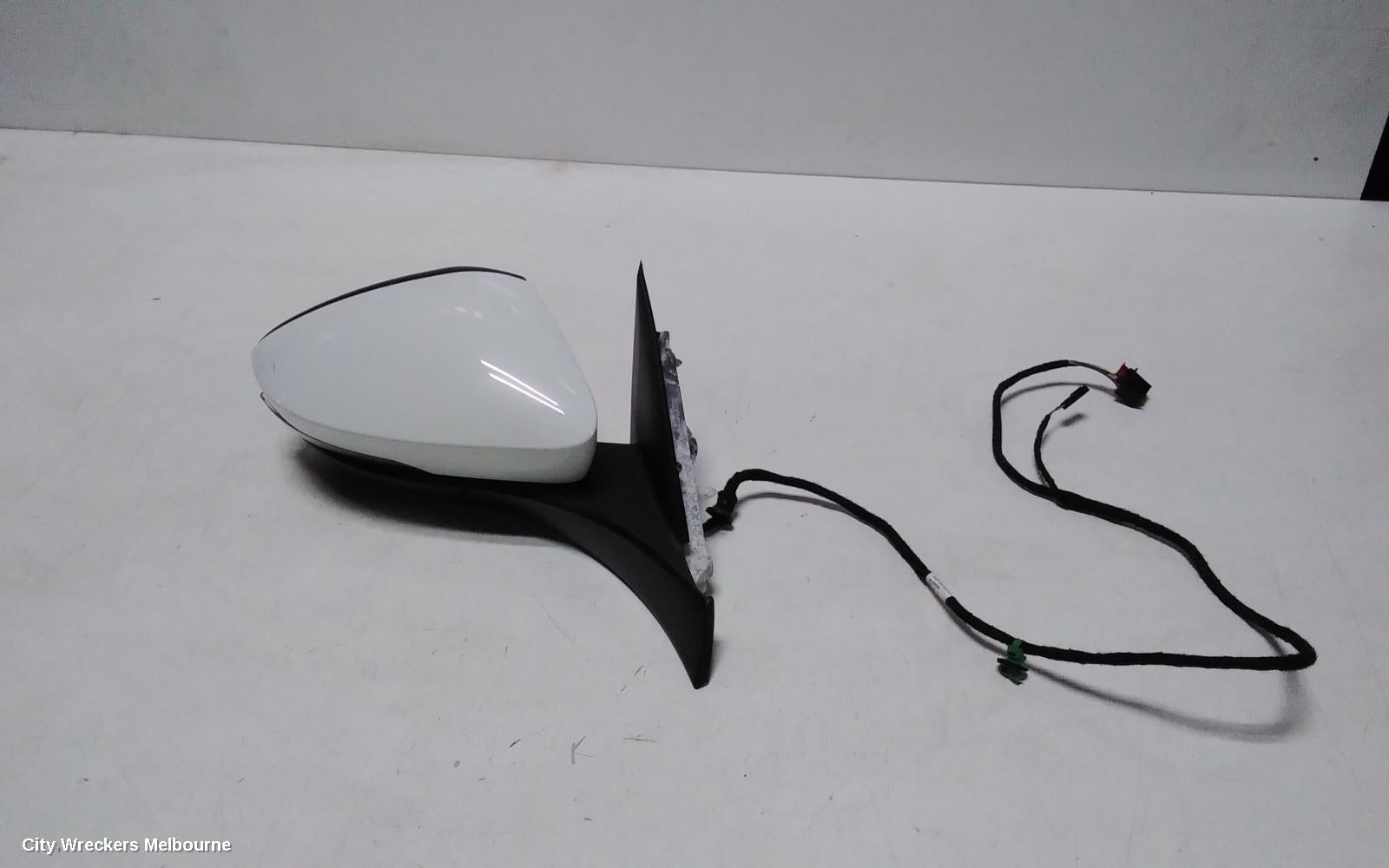VOLKSWAGEN T-ROC RIGHT DOOR MIRROR, A1, POWER FOLD & HEATED TYPE, W/ BLIND SPOT TYPE, COLOUR CODED, 03/2020 - 07/2022 - Image 2