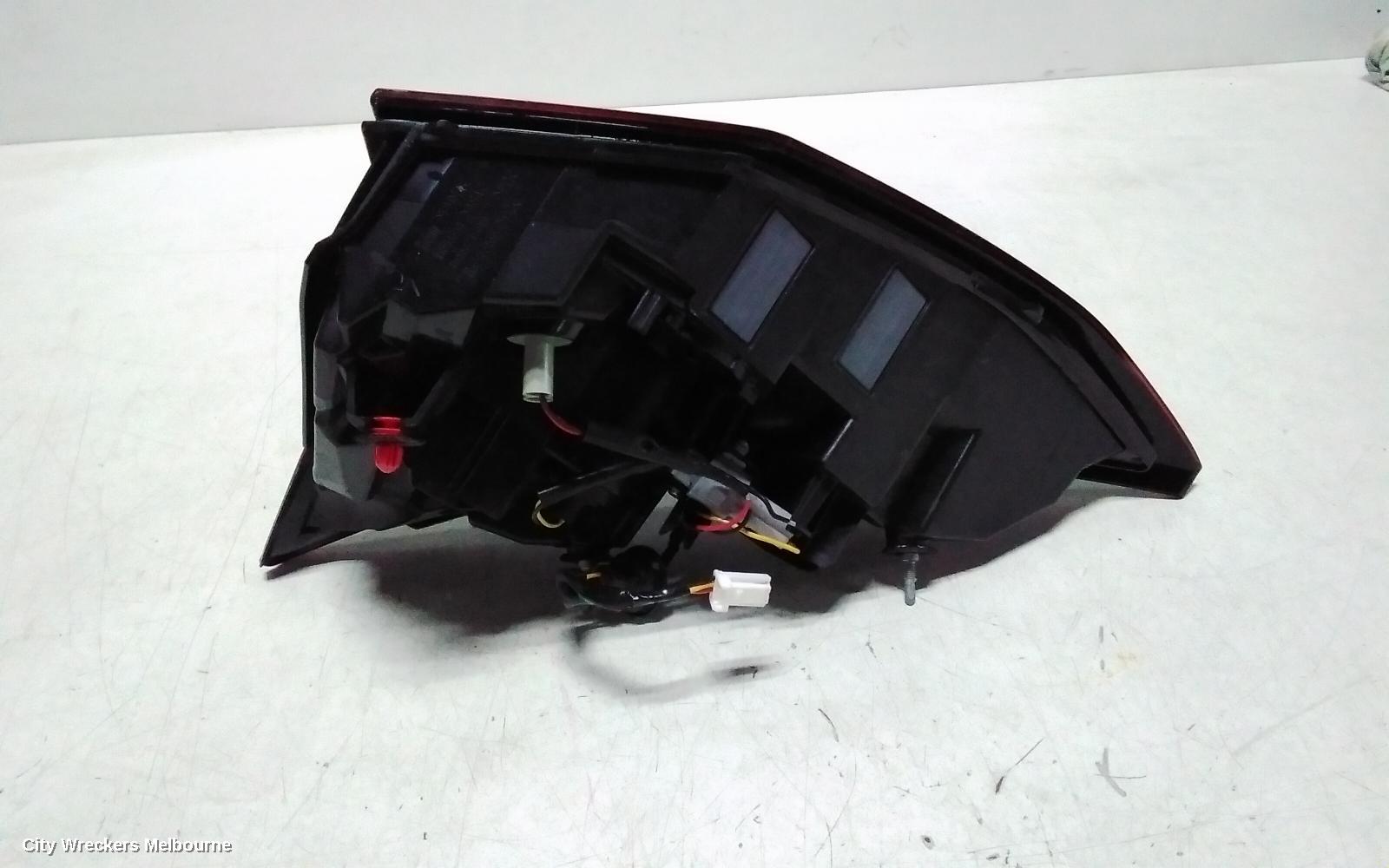 NISSAN XTRAIL REAR GARNISH, TAILGATE LAMP (LH SIDE), T33, 08/2022 ONWARDS - Image 1
