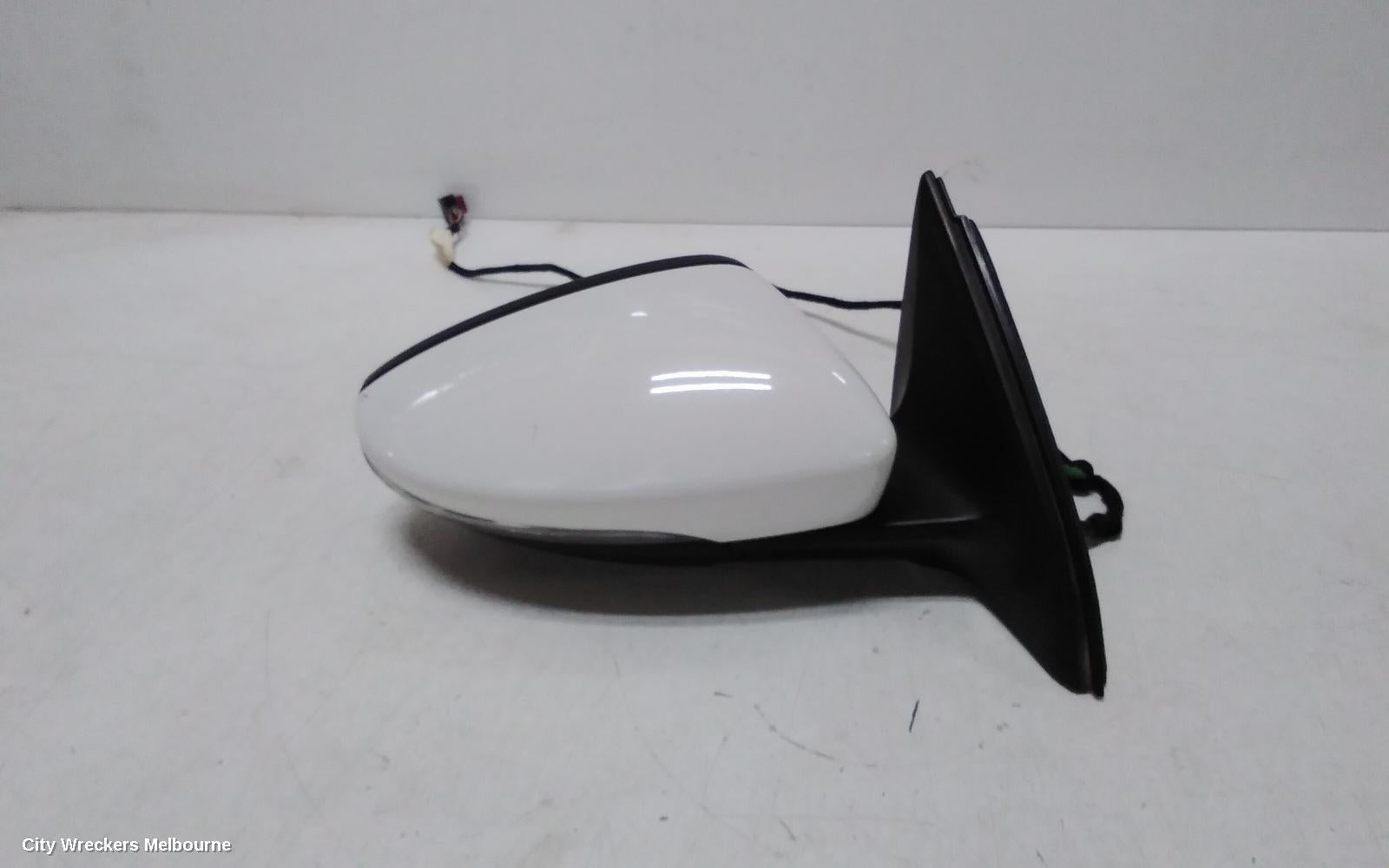 VOLKSWAGEN JETTA RIGHT DOOR MIRROR, 1B, POWER FOLD (6XP CODE), 02/2011 - 10/2014 - Image 1