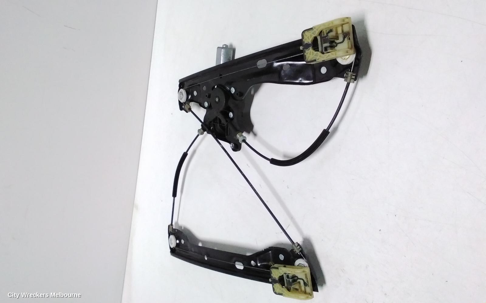 HOLDEN ASTRA RIGHT FRONT WINDOW REG/MOTOR, BK-BL, 09/2016 - 12/2020 - Image 2