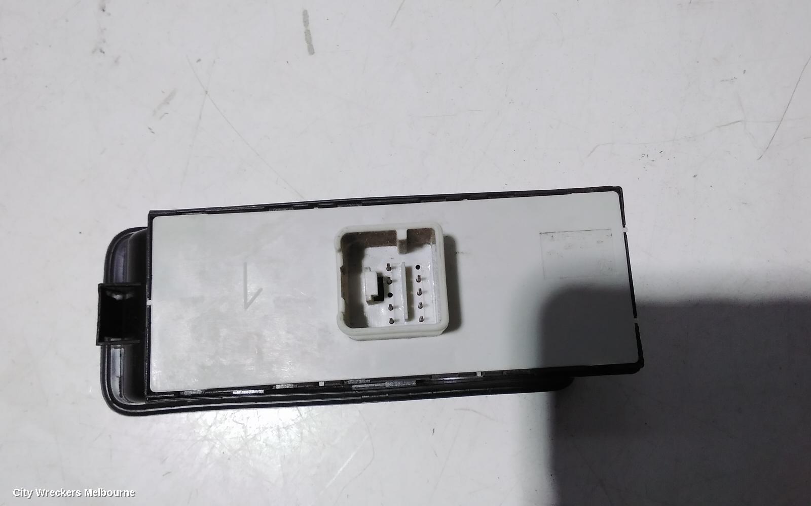 VOLKSWAGEN POLO PWR DR WIND SWITCH, RH FRONT (MASTER SWITCH), 6R, 05/2014 - 09/2017 - Image 3