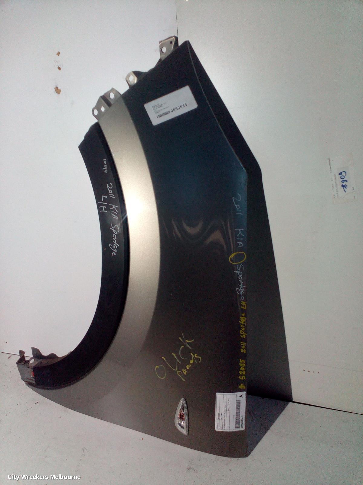 KIA SPORTAGE LEFT GUARD, SL, NON REPEATER LAMP TYPE, 05/2010 - 10/2015 - Image 1
