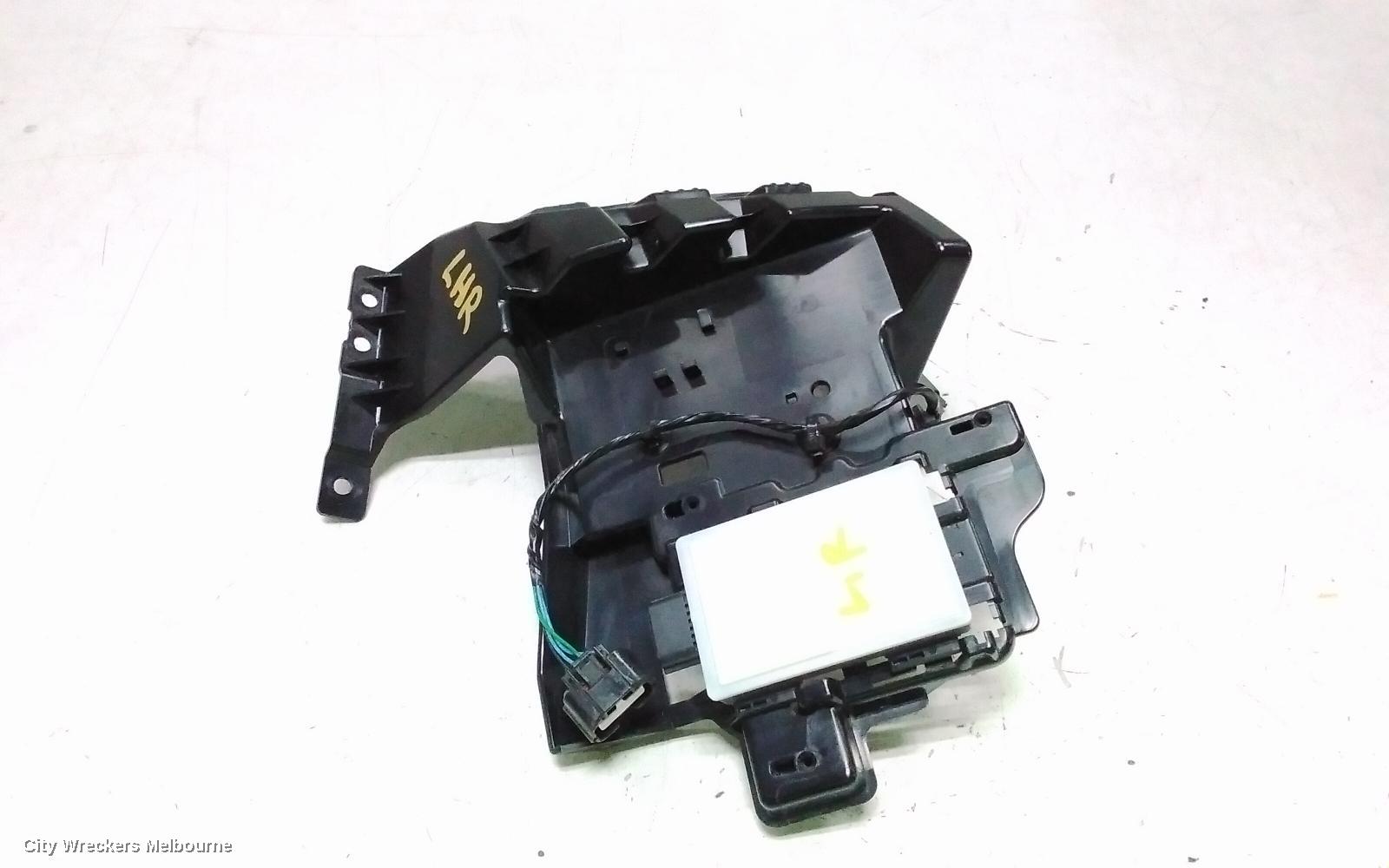 LAND ROVER DISCOVERY SPORT, L550, 01/2015 ONWARDS, K8D2-14F152-AL BLIND SPOT CONTROL MODULE  LHR: 143006 - Image 1