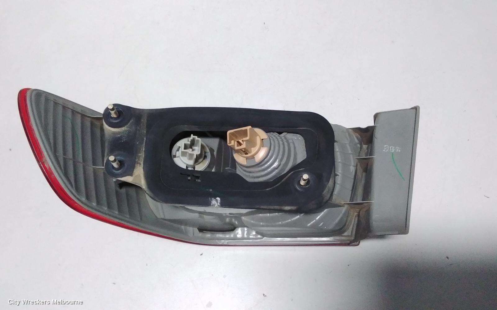 TOYOTA CAMRY LEFT TAILLIGHT, SK20, SEDAN, 10/2000 - 08/2002 - Image 3