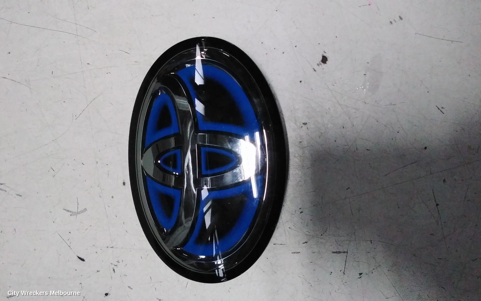 TOYOTA KLUGER BADGE, RADIATOR GRILLE BADGE, HYBRID TYPE, XU70 SERIES, 03/2021 ONWARDS - Image 2