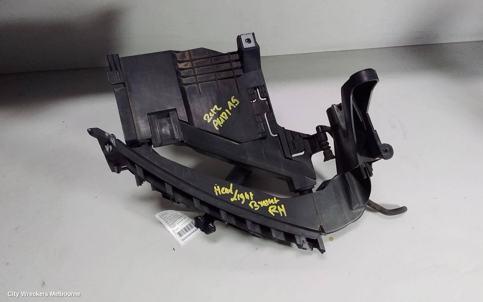 AUDI A5, 8T 10/2011 - 11/2016, HEAD LIGHT BRAKET LEFT: 59570 - Image 1