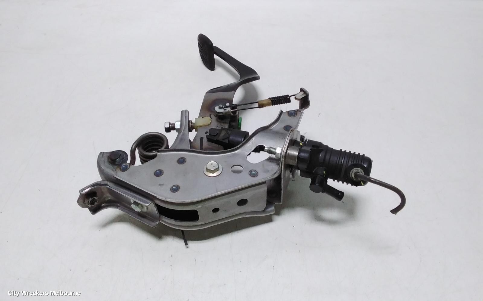 TOYOTA HIACE PEDAL ASSEMBLY, BRAKE PEDAL, TRH/KDH, 01/2015 - 04/2019 - Image 3