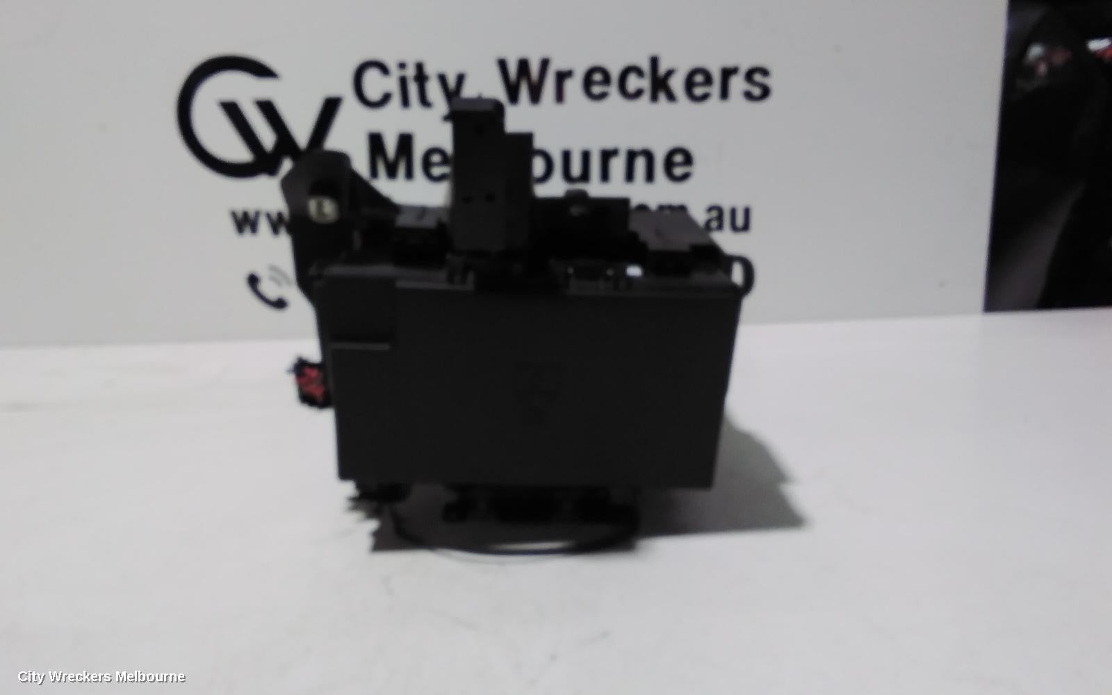 JEEP GRANDCHEROKEE FUSE BOX, ENGINE BAY, PETROL, WK, 10/2010 - 02/2022 - Image 1