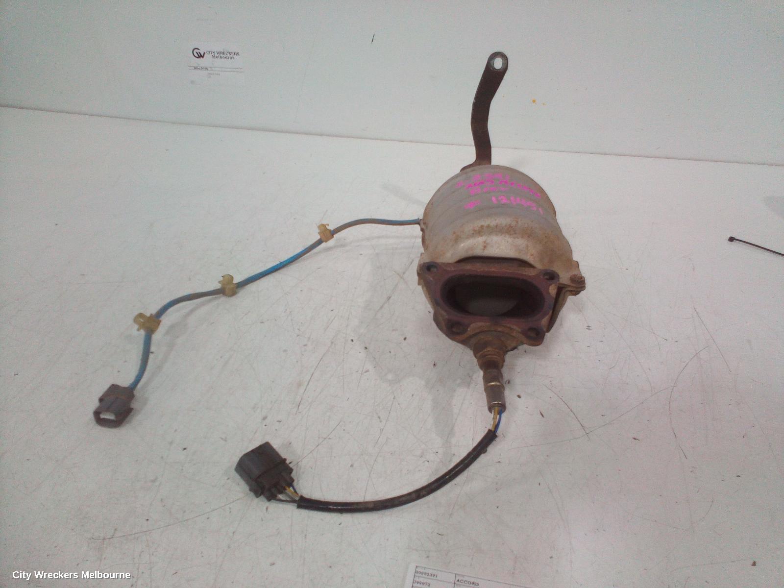 HONDA ACCORD CATALYTIC CONVERTER, MANIFOLD-CAT TYPE, 3.0, J30A4, PETROL, REAR, 7TH GEN, CM (VIN MRHCM), 09/2003 - 10/2007 - Image 1