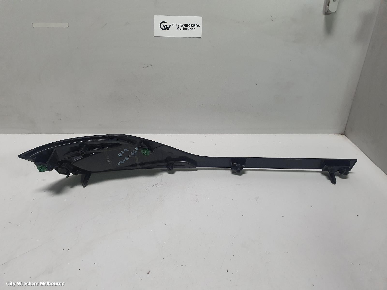 MITSUBISHI ASX REAR GARNISH, TAILGATE LAMP (RH SIDE), XE, 08/2019 ONWARDS - Image 3