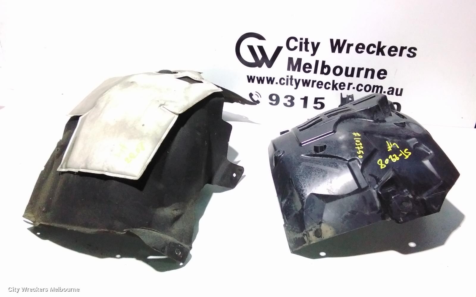 LAND ROVER RANGEROVER SPORT LEFT GUARD LINER, L494, 06/2013 ONWARDS - Image 1