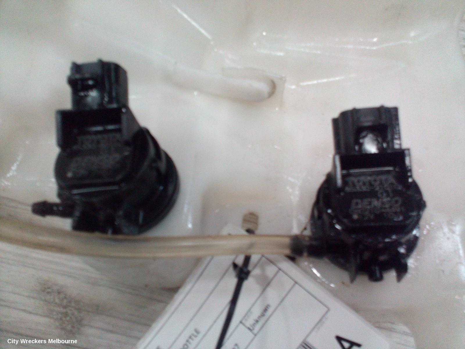 TOYOTA HIACE WASHER BOTTLE, TRH/KDH, 03/2005 - 04/2019 - Image 1
