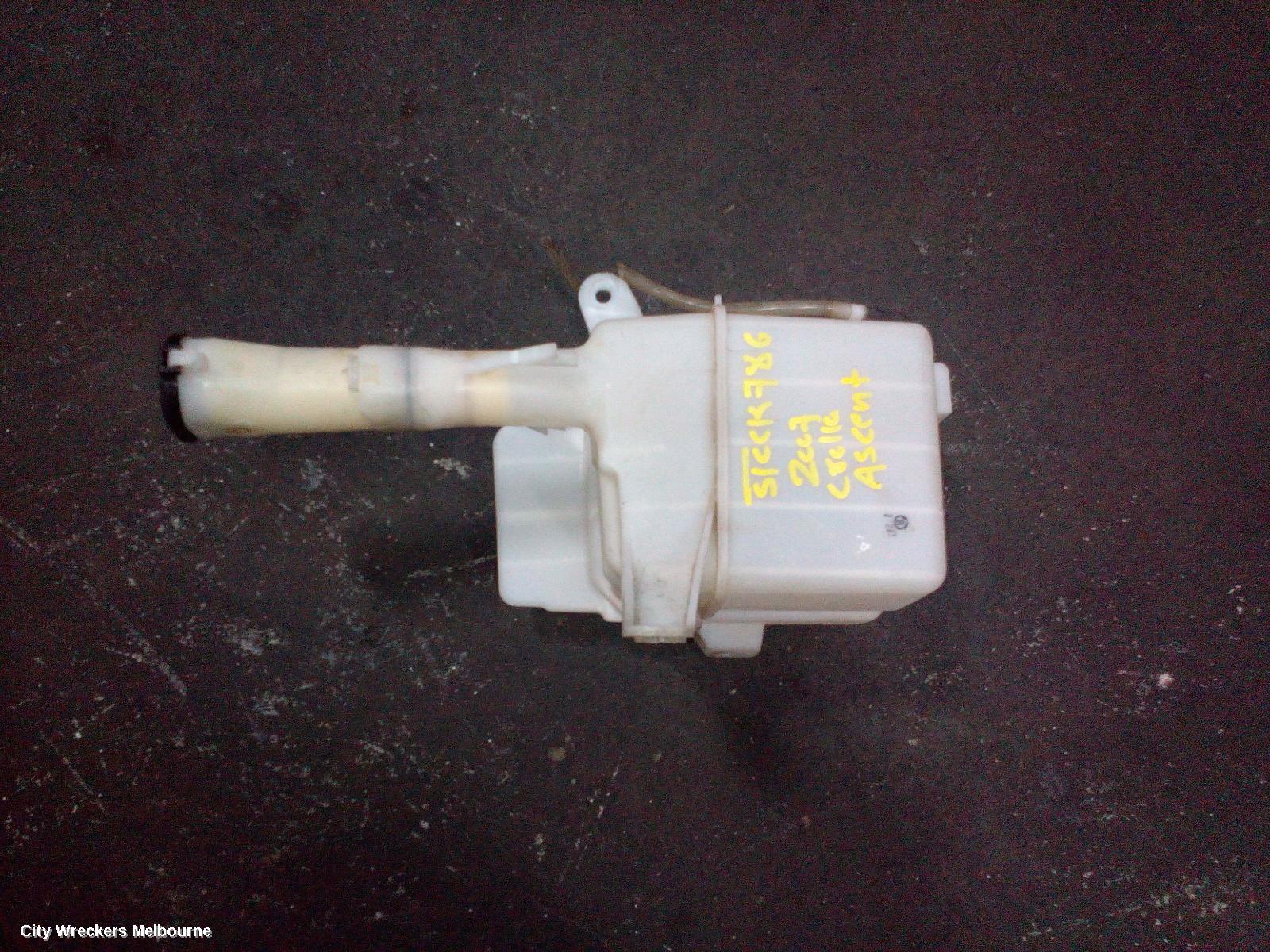 TOYOTA COROLLA WASHER BOTTLE, ZZE122, HATCH/WAGON, 12/2001 - 06/2007 - Image 1