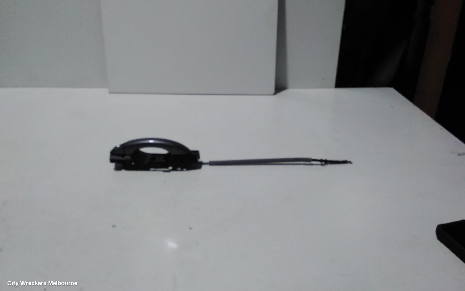 VOLKSWAGEN AMAROK DOOR HANDLE, OUTER, LH FRONT, COLOUR CODED, 2H, 12/2010 ONWARDS - Image 2