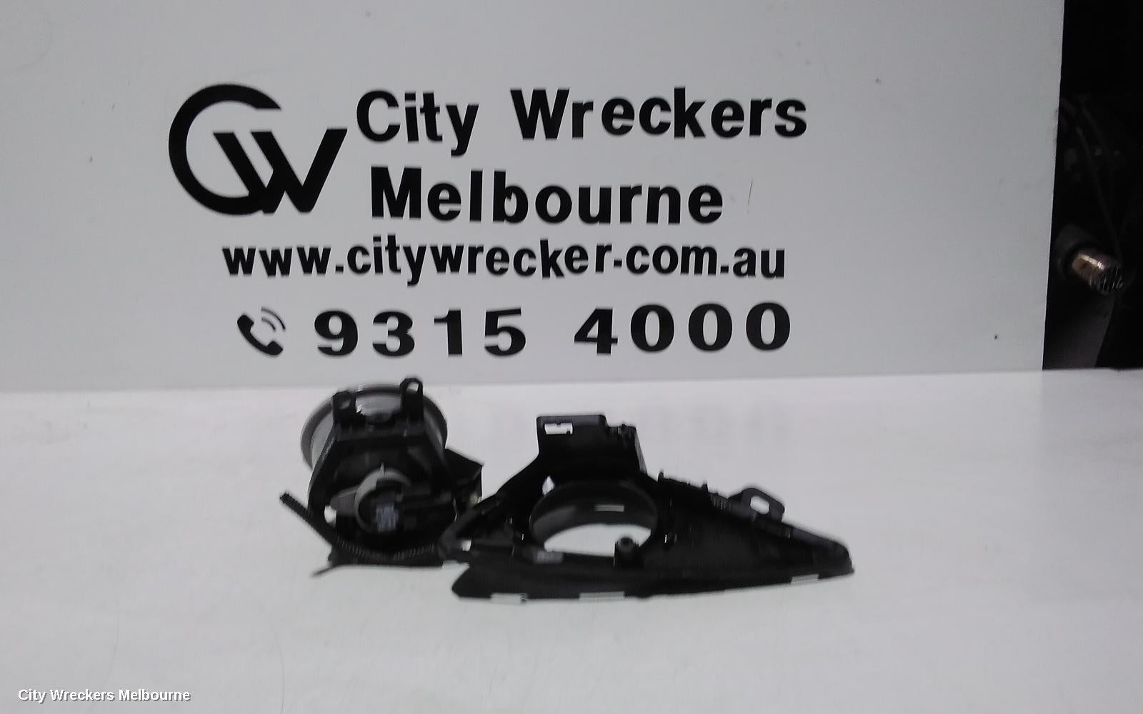 TOYOTA COROLLA RIGHT INDICATOR/FOG/SIDE, BUMPER FOGLAMP, ZRE182R, HATCH, 10/2012 - 03/2015 - Image 2