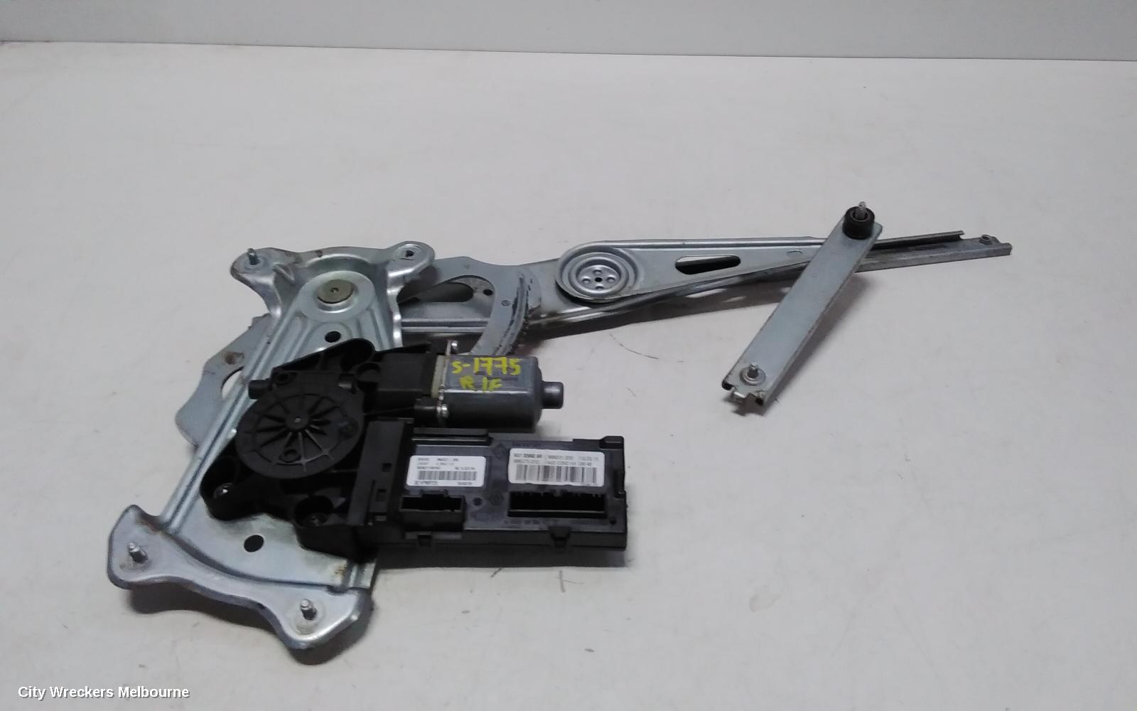 RENAULT MEGANE RIGHT FRONT WINDOW REG/MOTOR, GEN 4, 06/2016 - 02/2020 - Image 1