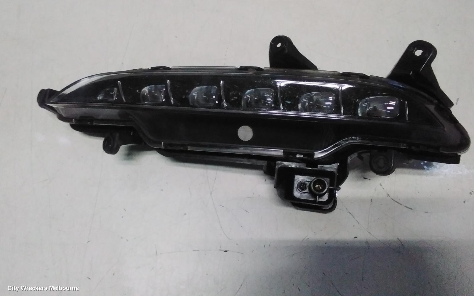 HYUNDAI GENESIS LEFT INDICATOR/FOG/SIDE, BUMPER FOGLAMP, DH, 11/2014 - 01/2018 - Image 1