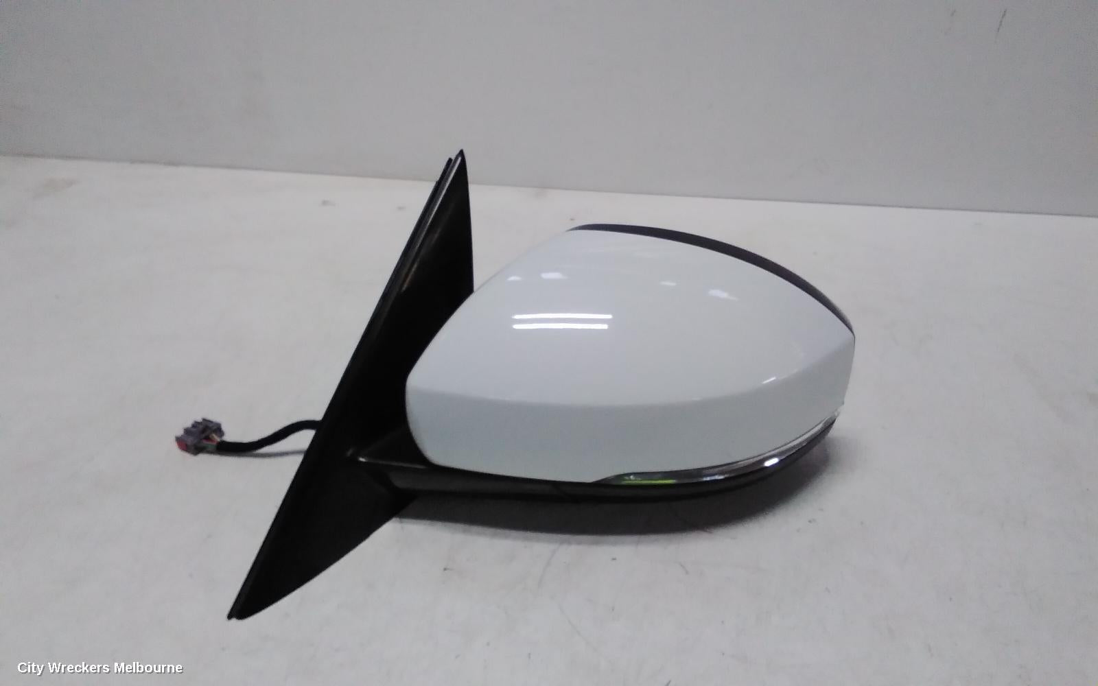 LAND ROVER RANGEROVER SPORT LEFT DOOR MIRROR, L494, POWER, FOLDING TYPE, AUTOBIOGRAPHY/HSE, 06/2013 - 04/2022 - Image 1