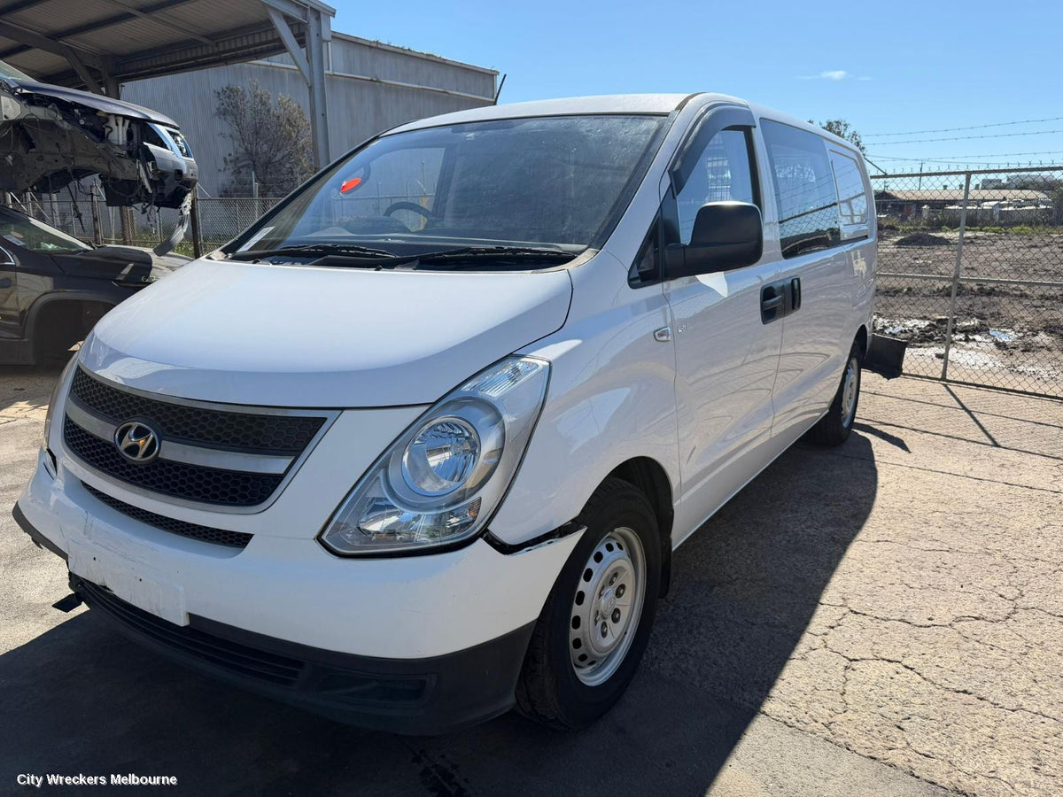 HYUNDAI ILOAD/IMAX A/C COMPRESSOR, 2.4, PETROL, ILOAD, HCC A06 A08, 11/2007 - 05/2018 - Image 1