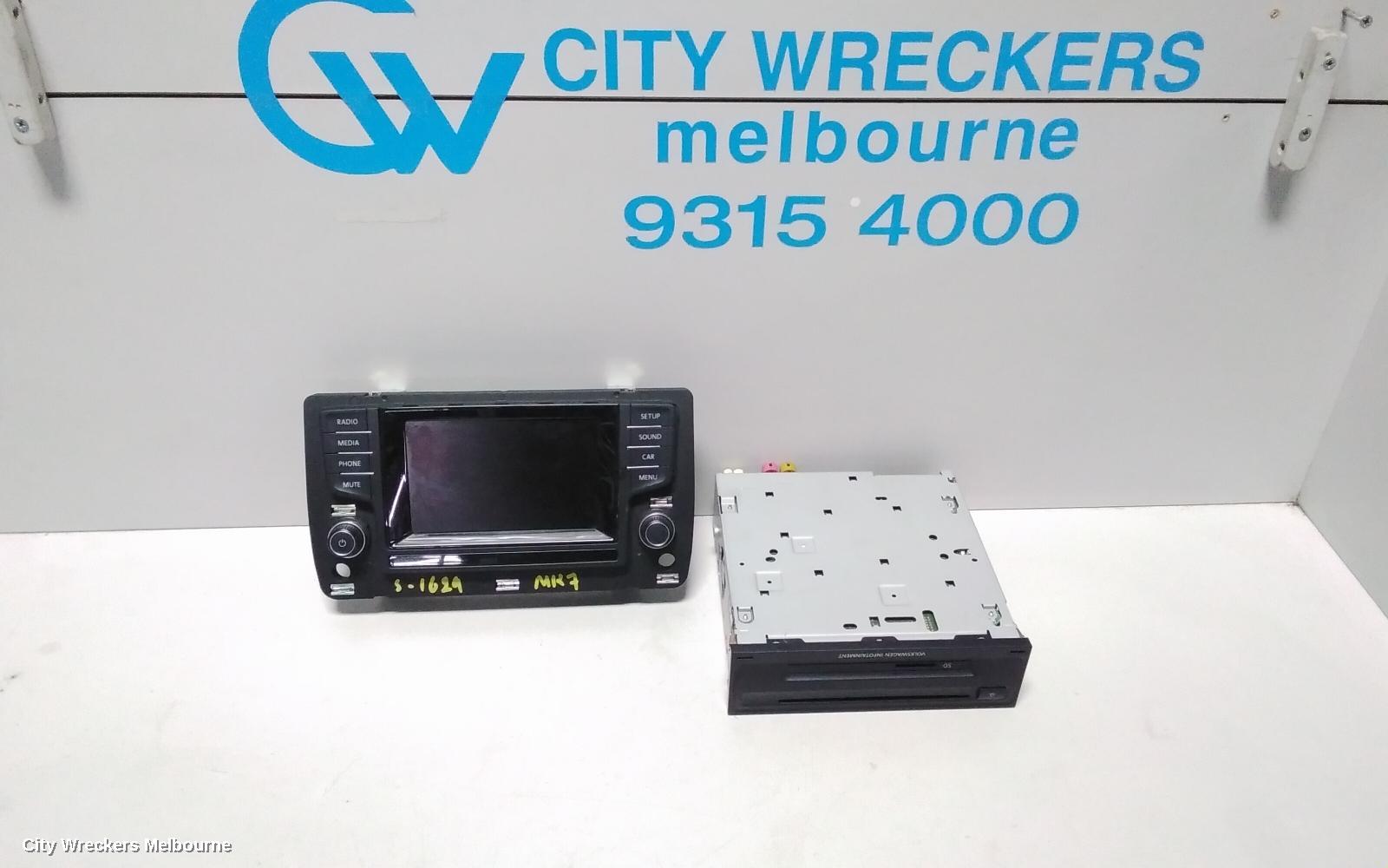 VOLKSWAGEN GOLF RADIO/CD/DVD/SAT/TV, DISPLAY SCREEN, 6.5IN, NON SAT NAV TYPE, GEN 7, 03/2013 - 03/2017 - Image 1
